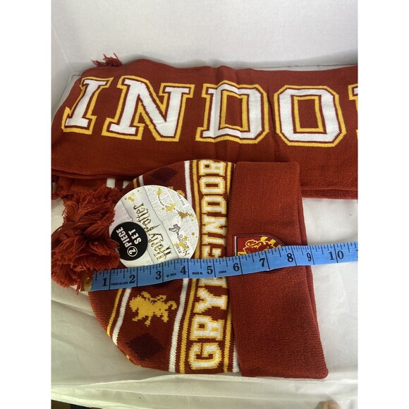 Harry Potter Gryffindor Logo Knit Cuff Pom Beanie Hat Cap and Scarf Set 2 Piece - Picture 7 of 7
